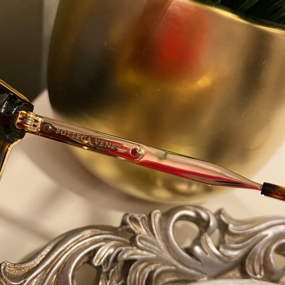 Bottega Veneta Sunglasses 😎 - Picture 8 of 10